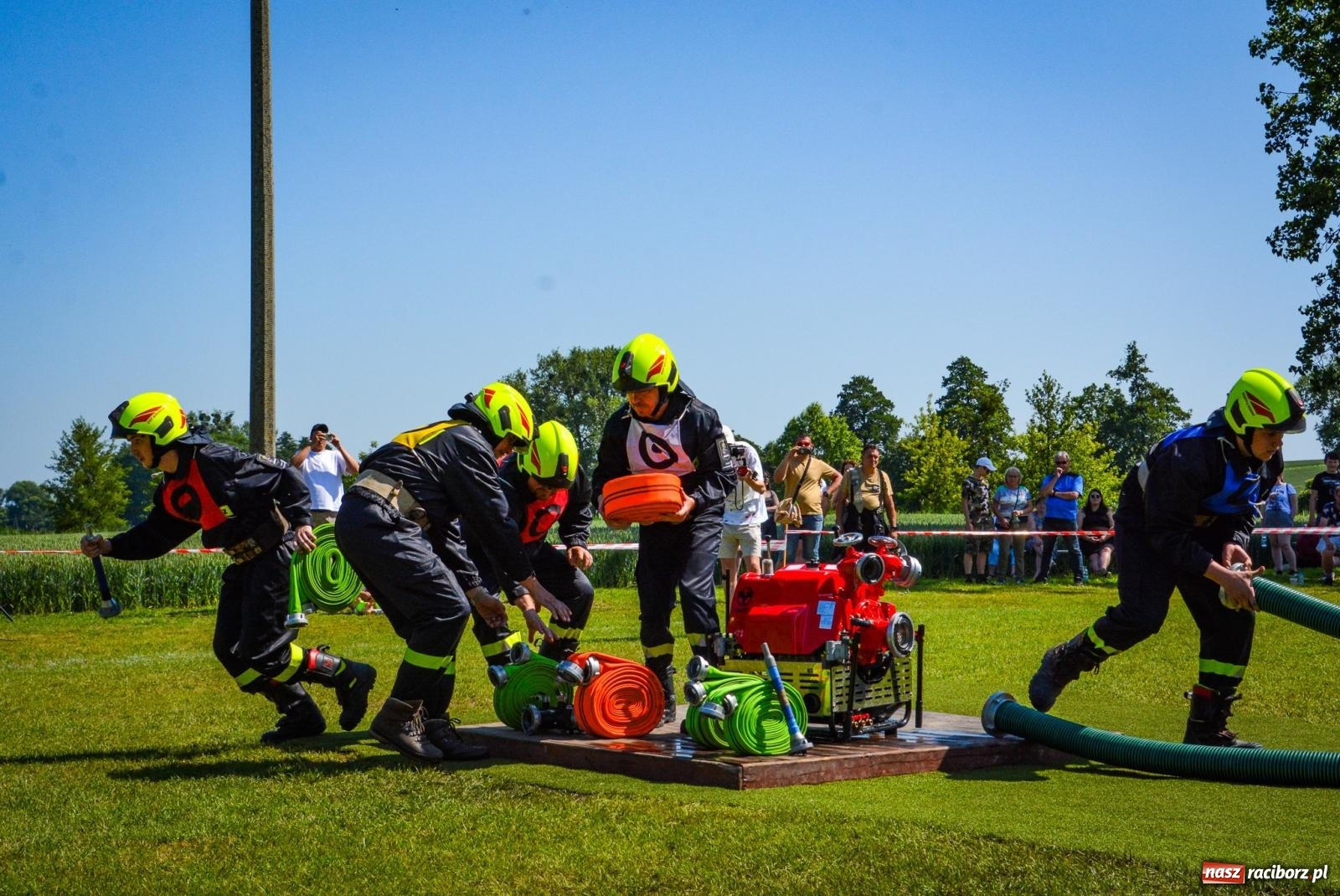 Zdjęcie w galerii na portalu naszraciborz.pl: Cztery puchary w koronie OSP Samborowice i rekord w ćwiczeniu bojowym wiadomości z regionu