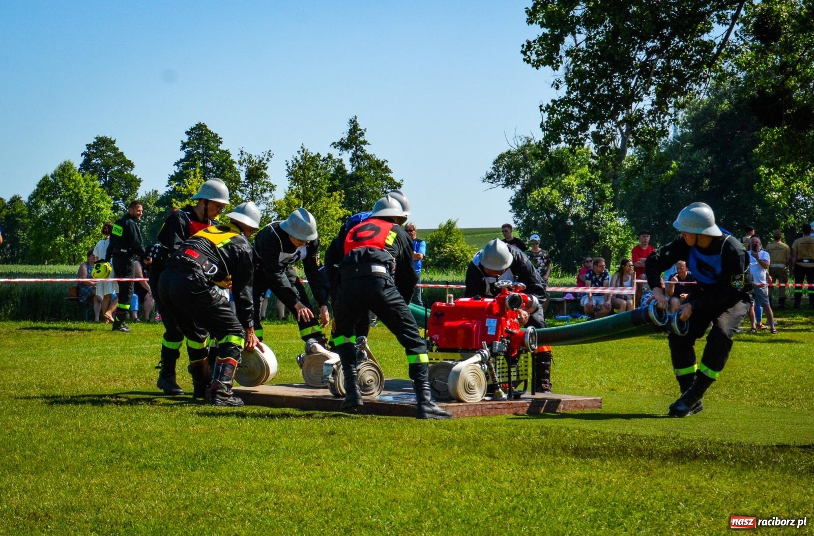 Zdjęcie w galerii na portalu naszraciborz.pl: Cztery puchary w koronie OSP Samborowice i rekord w ćwiczeniu bojowym wiadomości z regionu