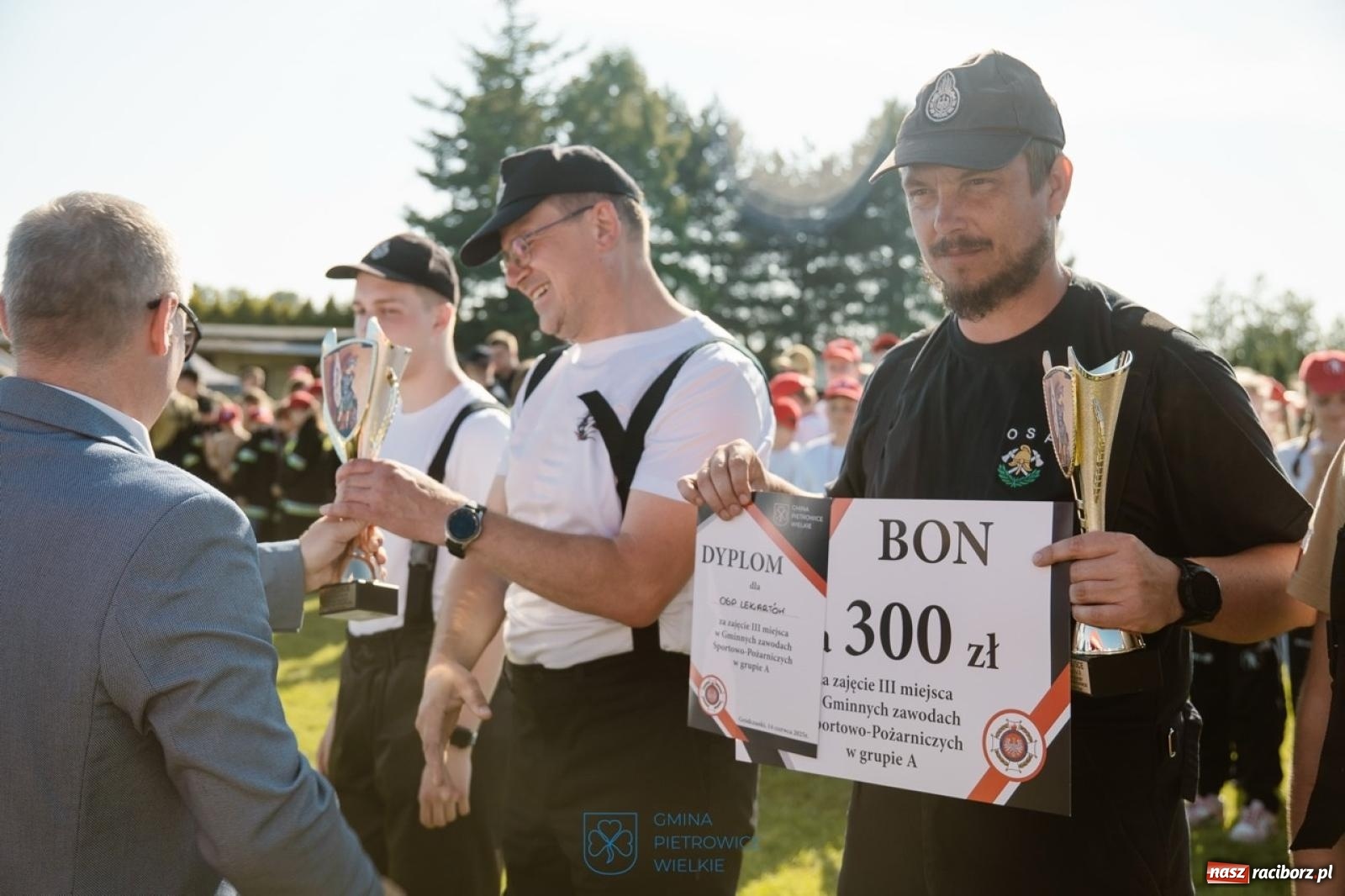 Zdjęcie w galerii na portalu naszraciborz.pl: Cztery puchary w koronie OSP Samborowice i rekord w ćwiczeniu bojowym wiadomości z regionu