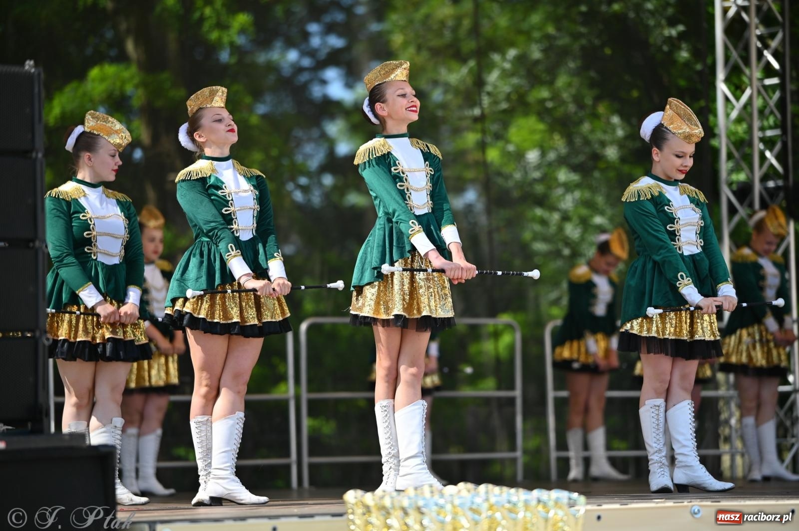 Zdjęcie w galerii na portalu naszraciborz.pl: Mażoretki opanowały Zamek Piastowski. V Mażoretkowy Zawrót Głowy wiadomości z regionu