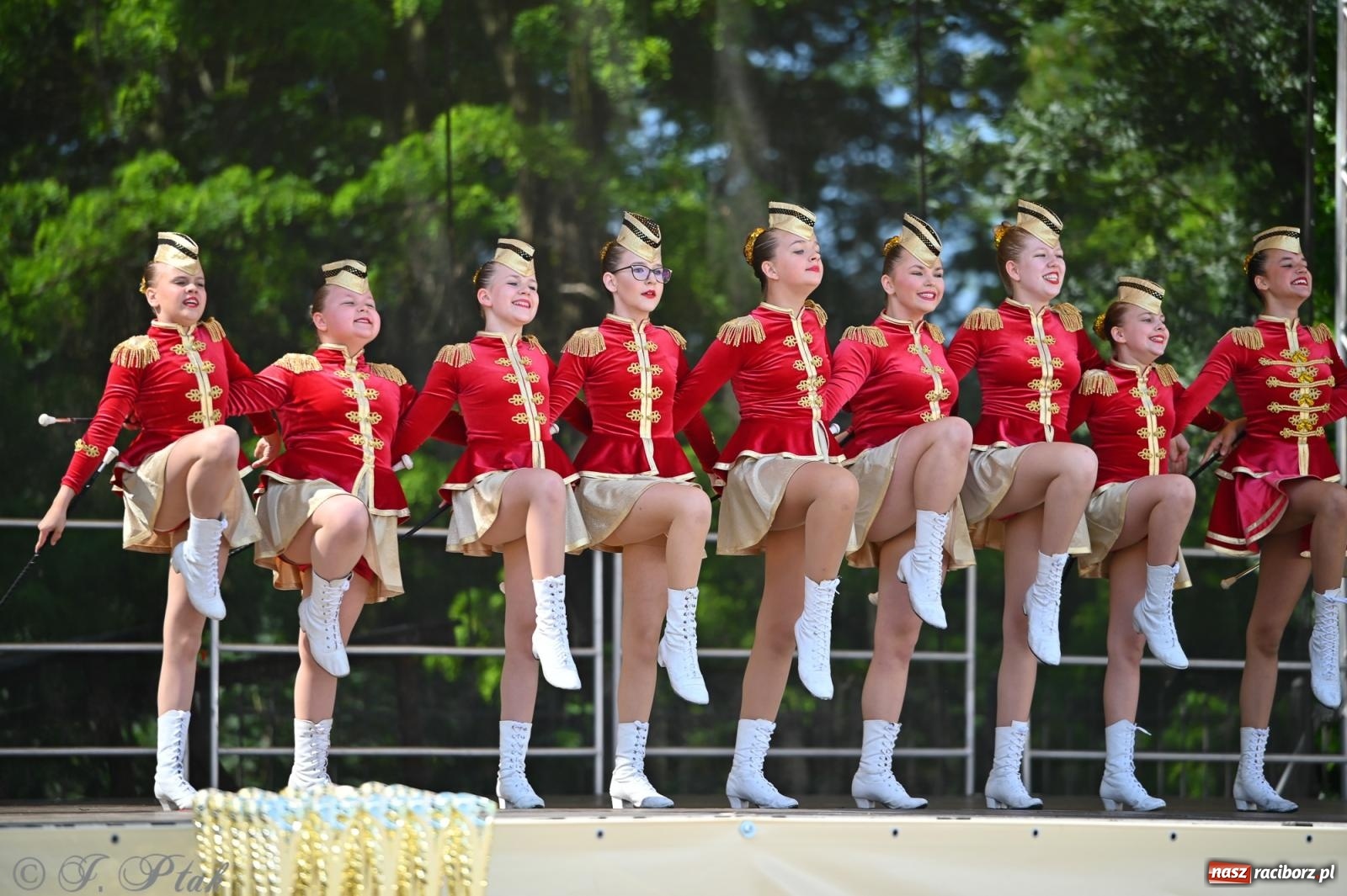 Zdjęcie w galerii na portalu naszraciborz.pl: Mażoretki opanowały Zamek Piastowski. V Mażoretkowy Zawrót Głowy wiadomości z regionu