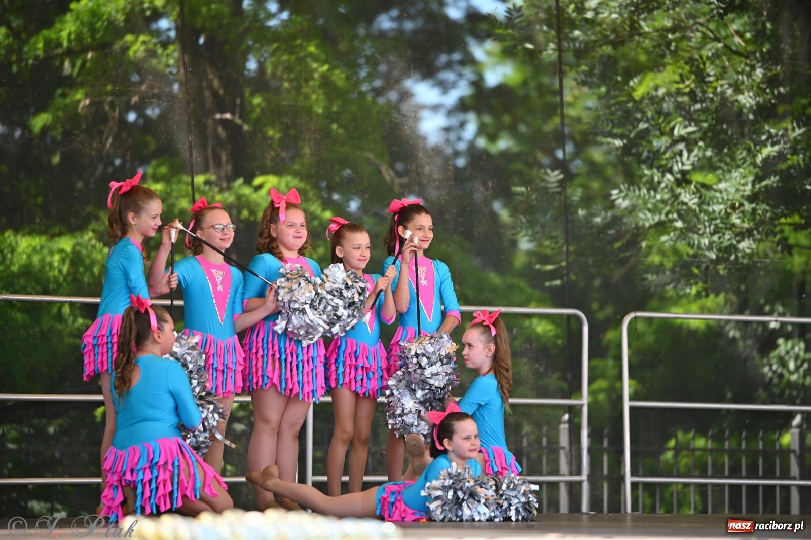Zdjęcie w galerii na portalu naszraciborz.pl: Mażoretki opanowały Zamek Piastowski. V Mażoretkowy Zawrót Głowy wiadomości z regionu