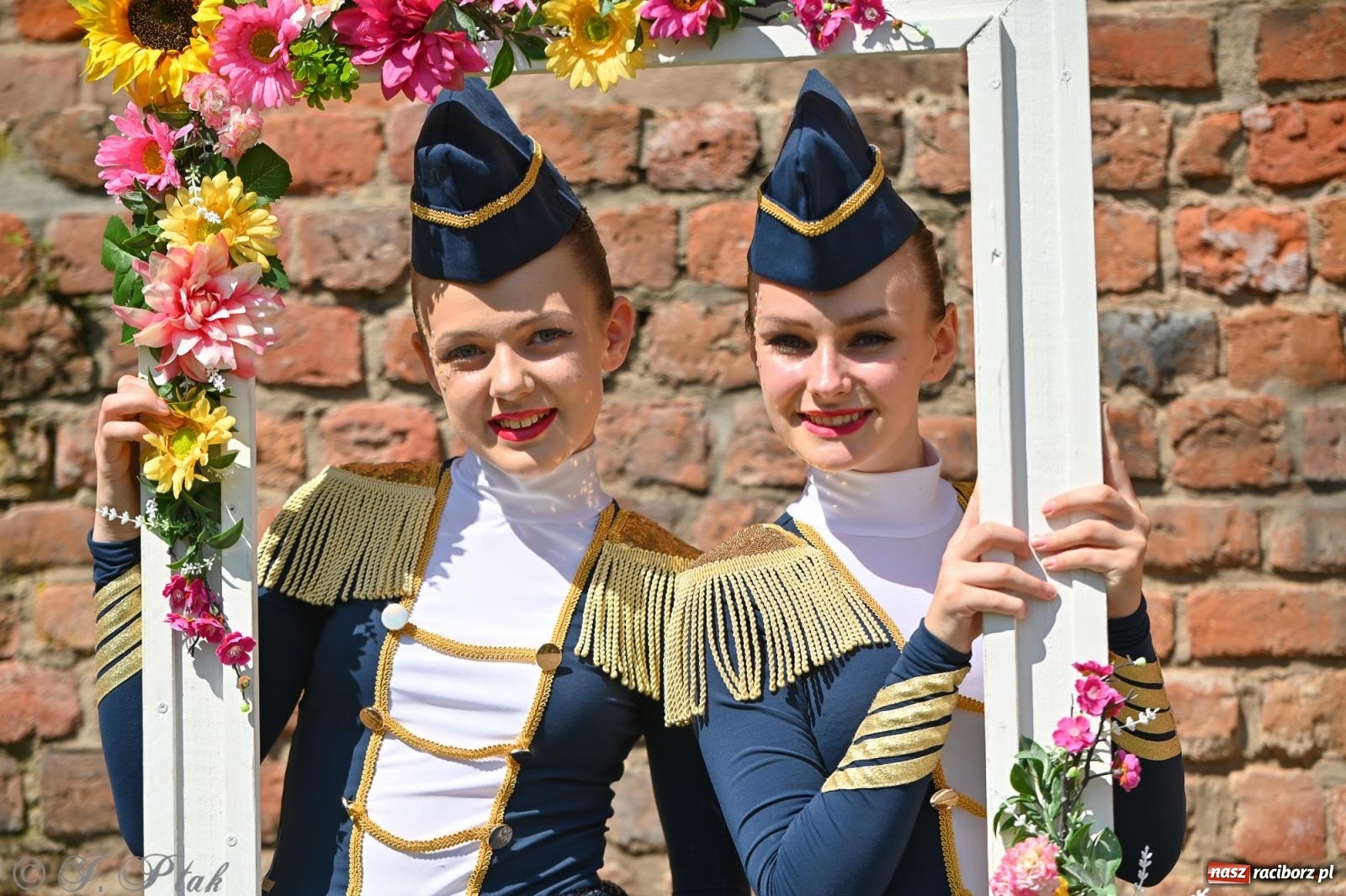 Zdjęcie w galerii na portalu naszraciborz.pl: Mażoretki opanowały Zamek Piastowski. V Mażoretkowy Zawrót Głowy wiadomości z regionu