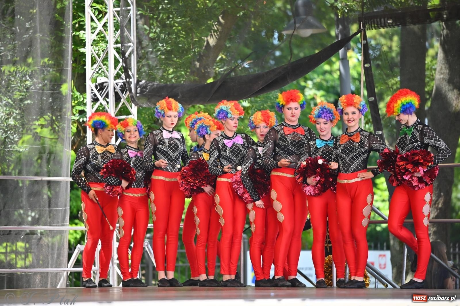 Zdjęcie w galerii na portalu naszraciborz.pl: Mażoretki opanowały Zamek Piastowski. V Mażoretkowy Zawrót Głowy wiadomości z regionu