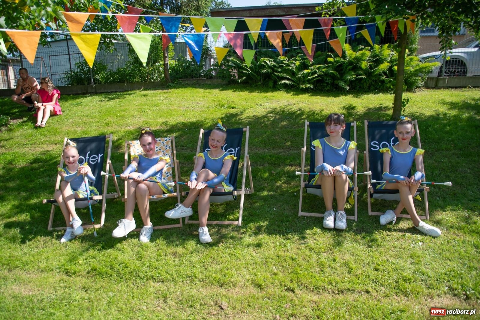 Zdjęcie w galerii na portalu naszraciborz.pl: Głośno i kolorowo! Przemarsz orkiestr dętych ulicami Tworkowa w ramach X Międzynarodowego Festiwalu Orkiestr Dętych w Gminie Krzyżanowice wiadomości z regionu