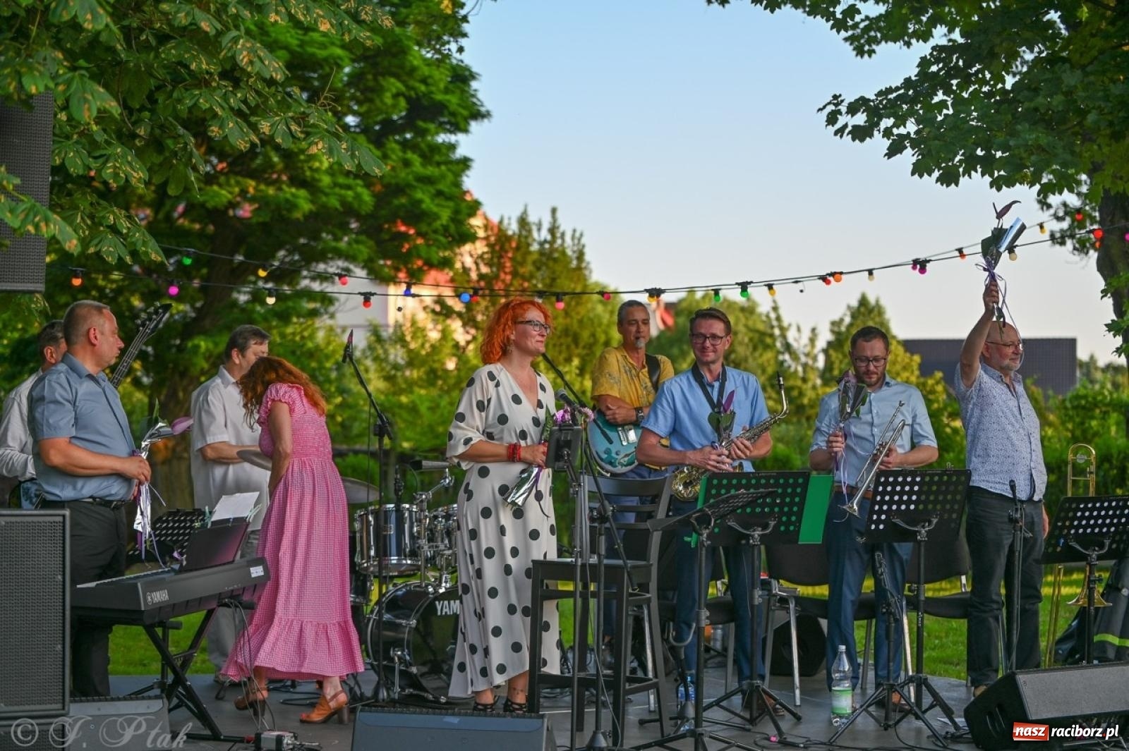 Zdjęcie w galerii na portalu naszraciborz.pl: Grupa Bez Nazwy zagrała w ogrodzie kultury Strzechy wiadomości z regionu