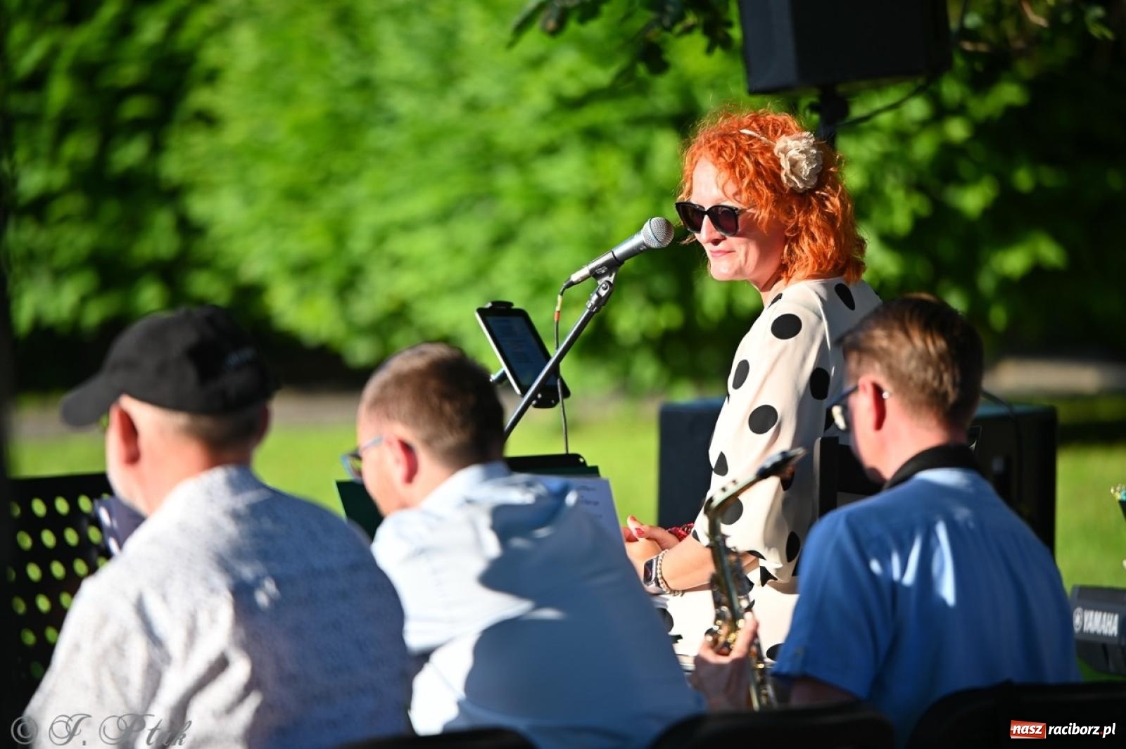 Zdjęcie w galerii na portalu naszraciborz.pl: Grupa Bez Nazwy zagrała w ogrodzie kultury Strzechy wiadomości z regionu