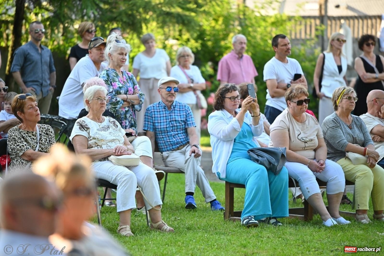 Zdjęcie w galerii na portalu naszraciborz.pl: Grupa Bez Nazwy zagrała w ogrodzie kultury Strzechy wiadomości z regionu