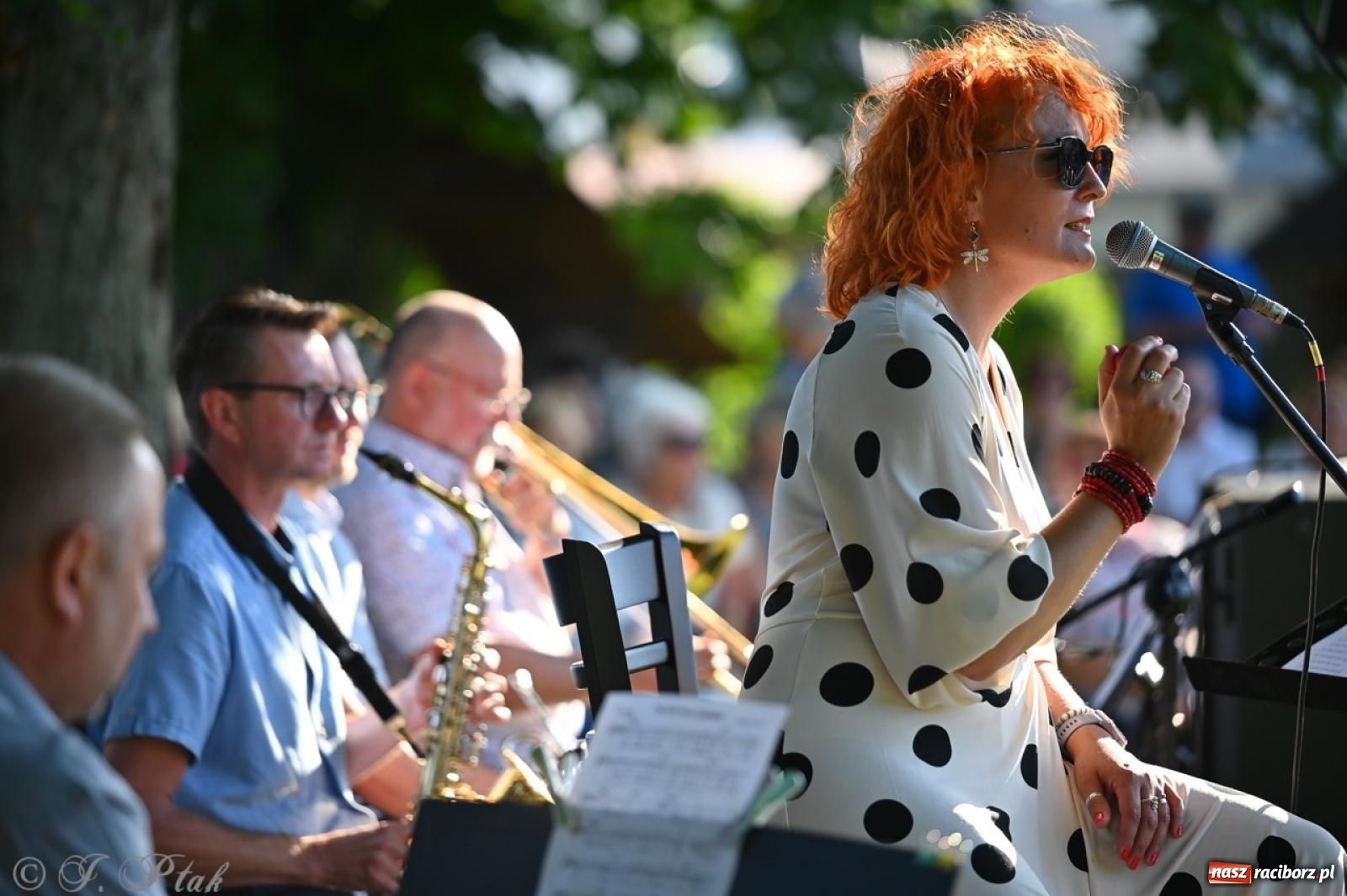 Zdjęcie w galerii na portalu naszraciborz.pl: Grupa Bez Nazwy zagrała w ogrodzie kultury Strzechy wiadomości z regionu