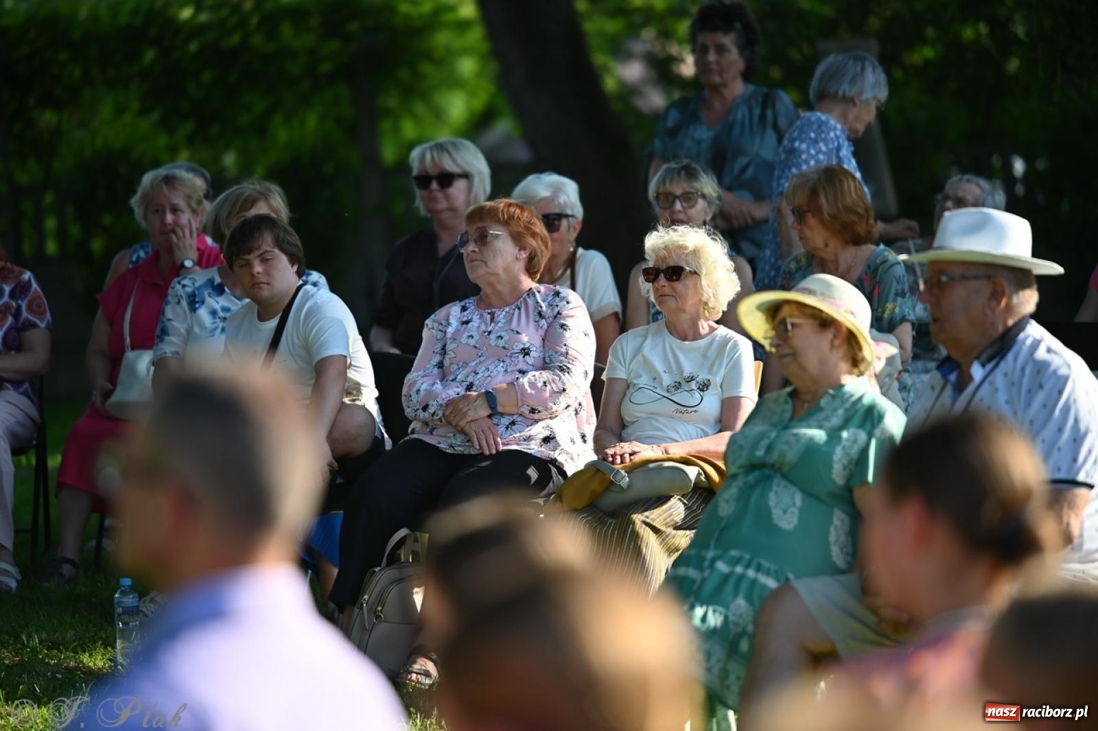 Zdjęcie w galerii na portalu naszraciborz.pl: Grupa Bez Nazwy zagrała w ogrodzie kultury Strzechy wiadomości z regionu