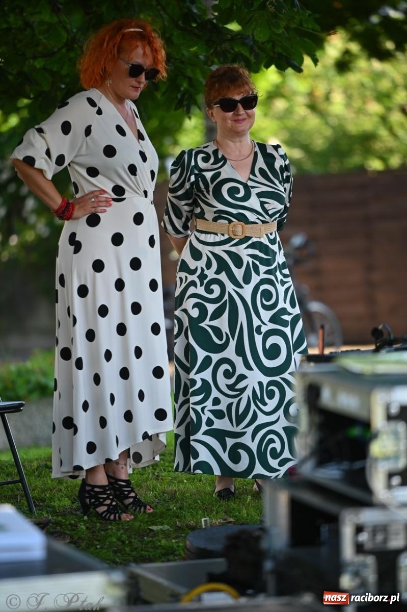 Zdjęcie w galerii na portalu naszraciborz.pl: Grupa Bez Nazwy zagrała w ogrodzie kultury Strzechy wiadomości z regionu