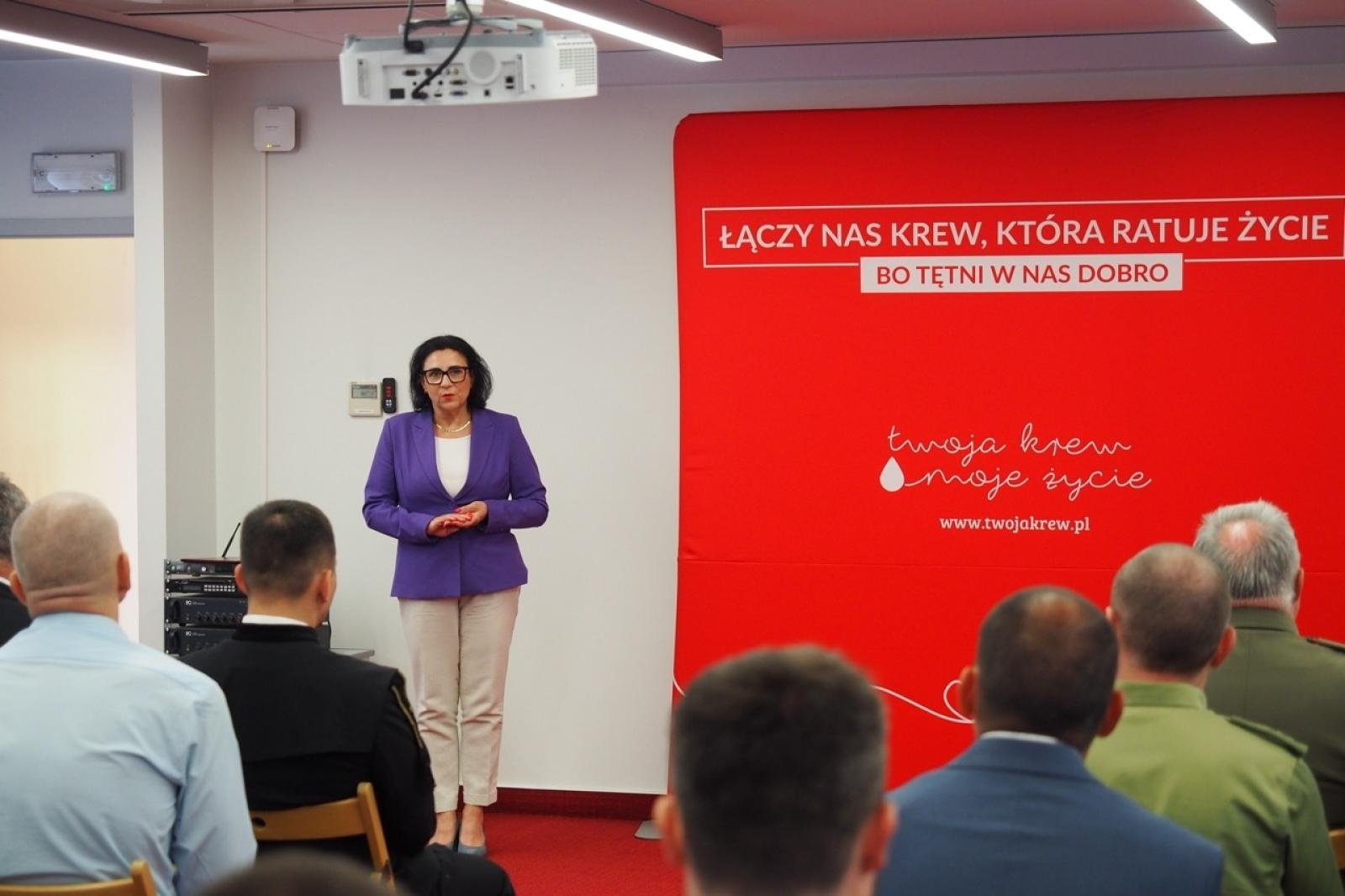 Zdjęcie w galerii na portalu naszraciborz.pl: Kropla odwagi, litry nadziei. Krwiodawcy z regionu uhonorowani przez Ministra Zdrowia wiadomości z regionu