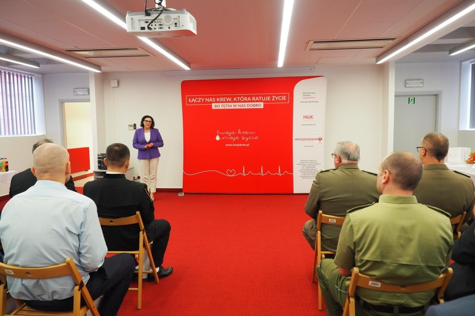 Zdjęcie w galerii na portalu naszraciborz.pl: Kropla odwagi, litry nadziei. Krwiodawcy z regionu uhonorowani przez Ministra Zdrowia wiadomości z regionu