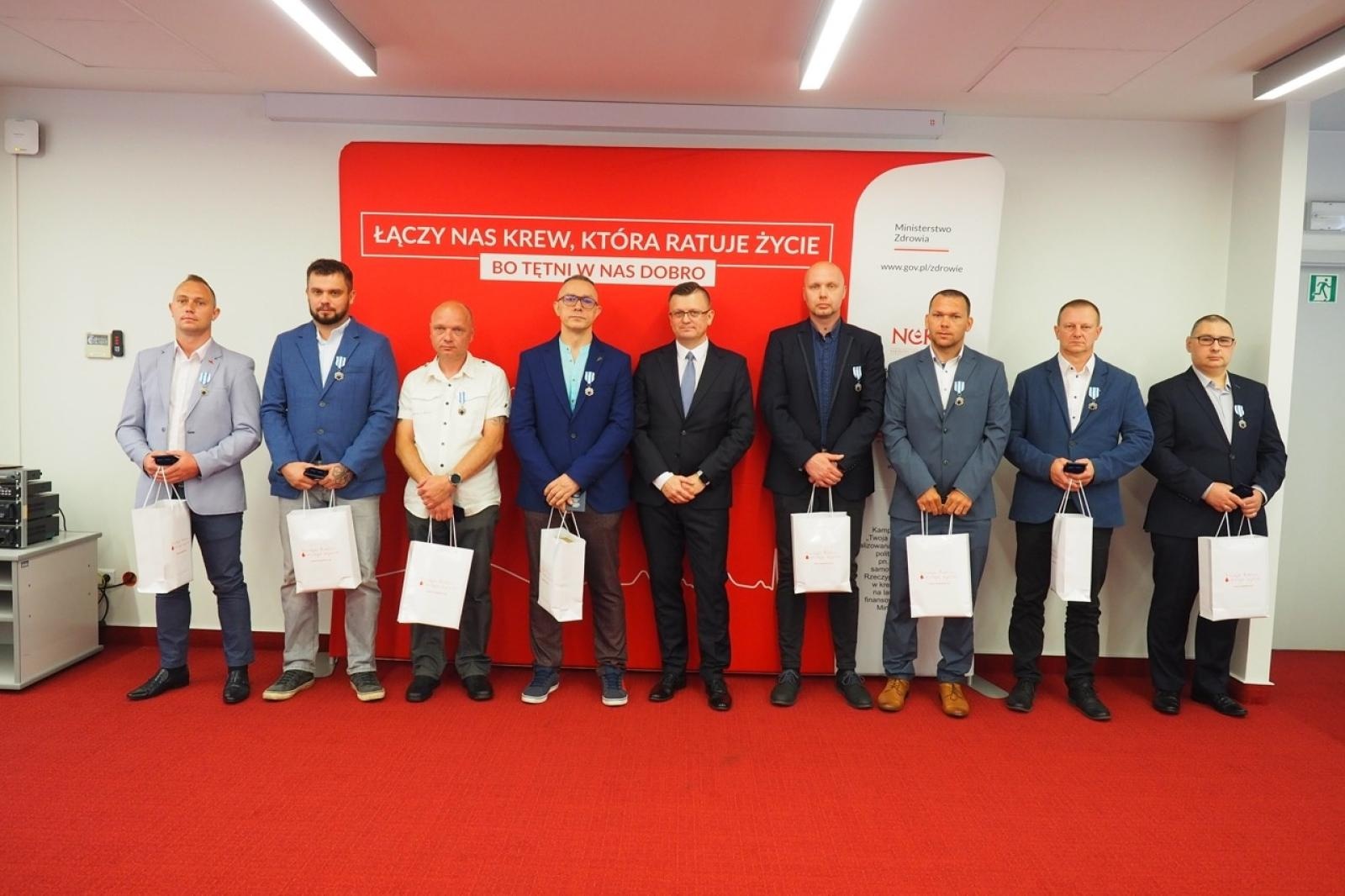Zdjęcie w galerii na portalu naszraciborz.pl: Kropla odwagi, litry nadziei. Krwiodawcy z regionu uhonorowani przez Ministra Zdrowia wiadomości z regionu
