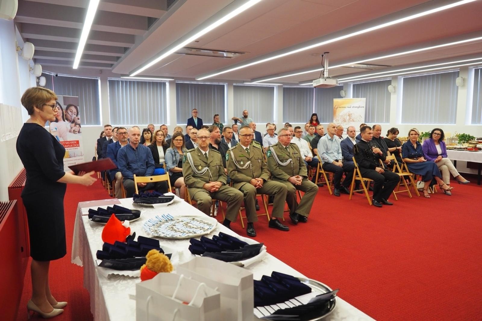 Zdjęcie w galerii na portalu naszraciborz.pl: Kropla odwagi, litry nadziei. Krwiodawcy z regionu uhonorowani przez Ministra Zdrowia wiadomości z regionu