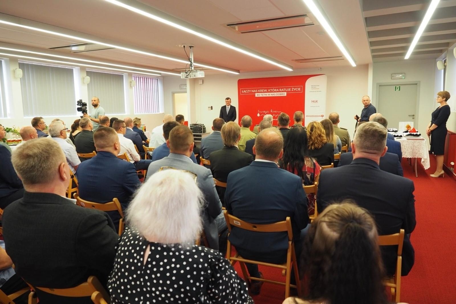 Zdjęcie w galerii na portalu naszraciborz.pl: Kropla odwagi, litry nadziei. Krwiodawcy z regionu uhonorowani przez Ministra Zdrowia wiadomości z regionu