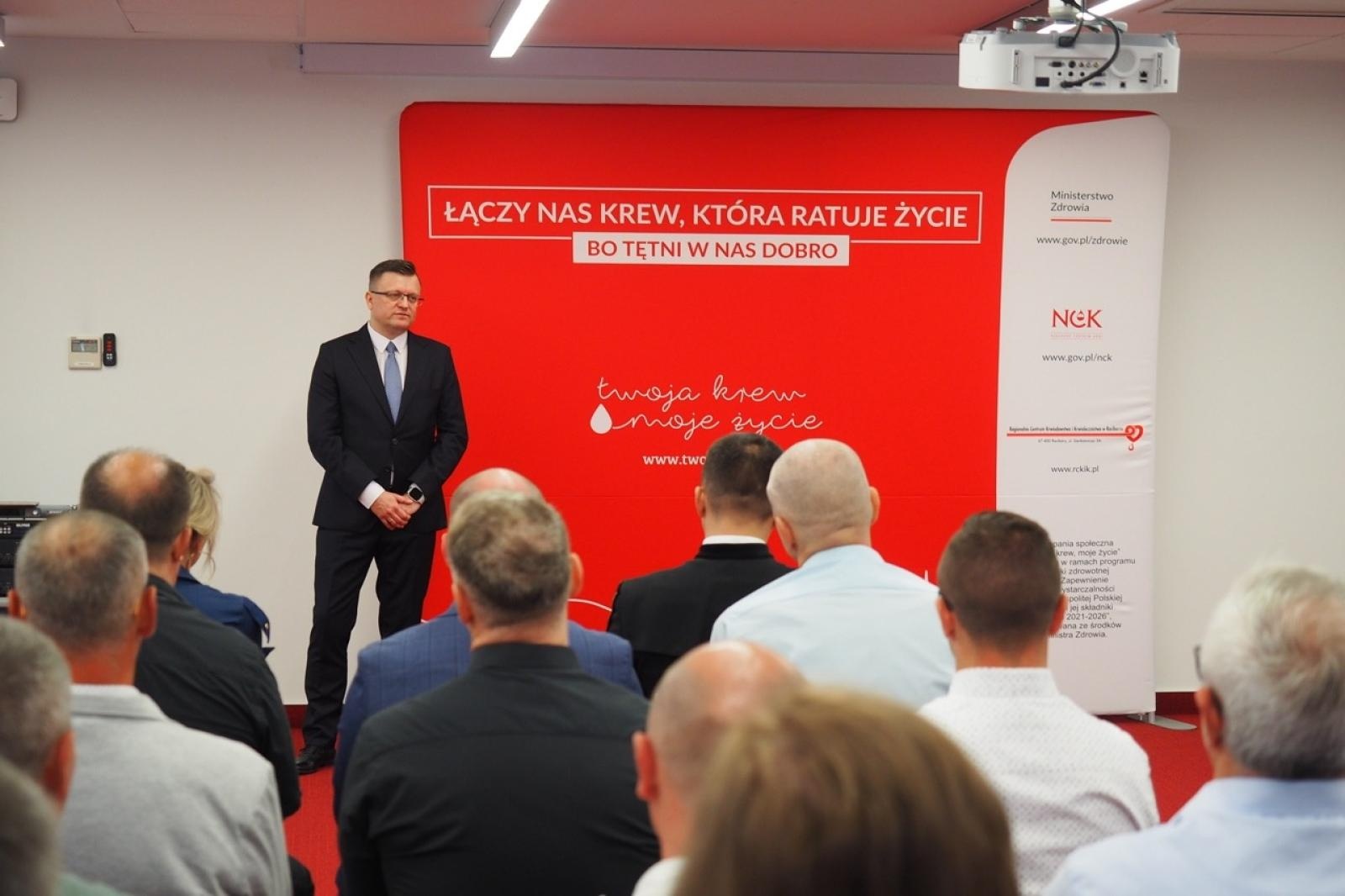 Zdjęcie w galerii na portalu naszraciborz.pl: Kropla odwagi, litry nadziei. Krwiodawcy z regionu uhonorowani przez Ministra Zdrowia wiadomości z regionu