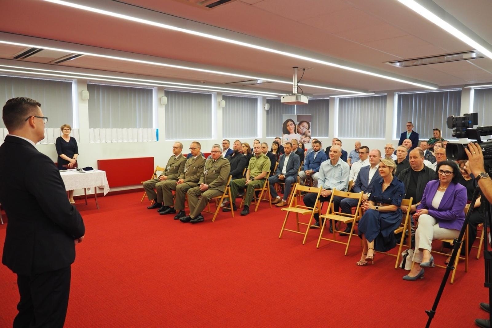 Zdjęcie w galerii na portalu naszraciborz.pl: Kropla odwagi, litry nadziei. Krwiodawcy z regionu uhonorowani przez Ministra Zdrowia wiadomości z regionu