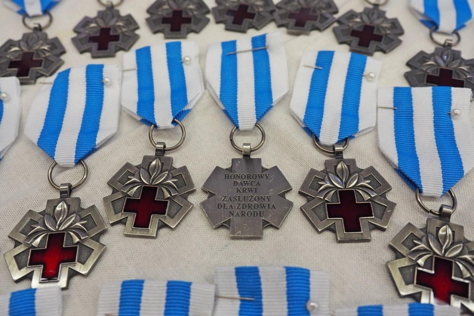 Zdjęcie w galerii na portalu naszraciborz.pl: Kropla odwagi, litry nadziei. Krwiodawcy z regionu uhonorowani przez Ministra Zdrowia wiadomości z regionu