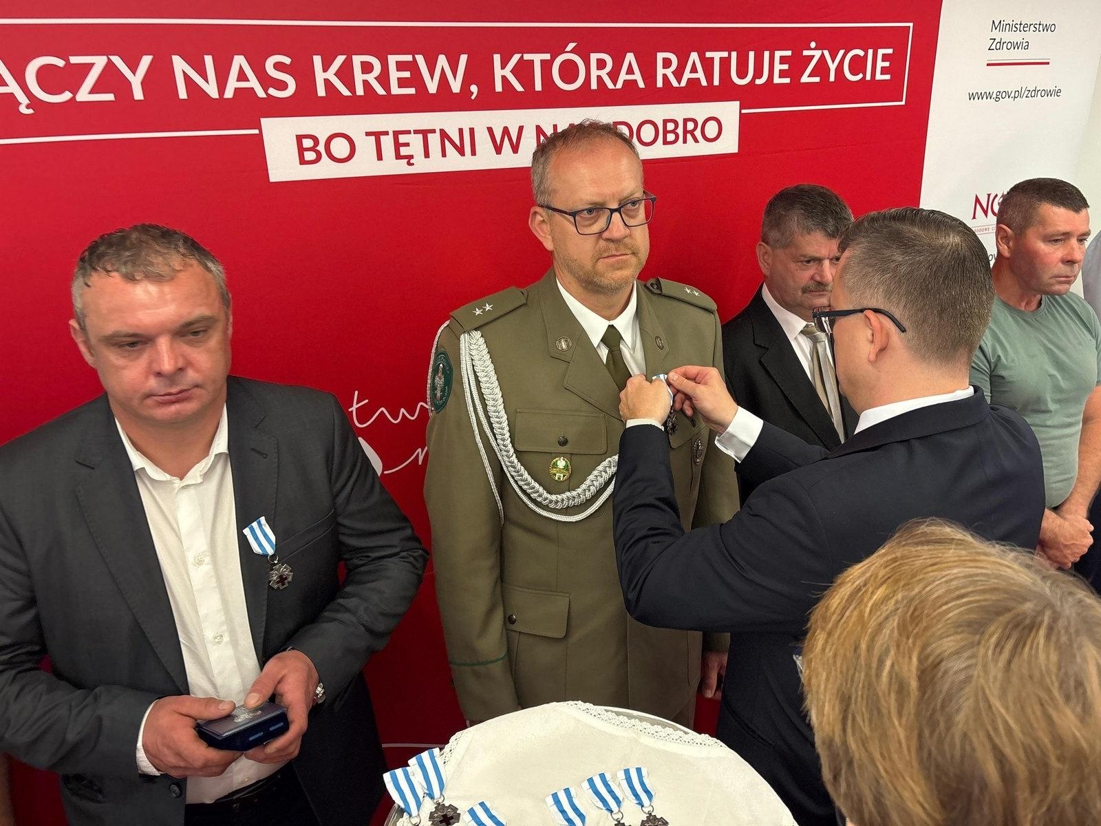 Zdjęcie w galerii na portalu naszraciborz.pl: Strażnicy graniczni w gronie uhonorowanych Krwiodawców – odznaka za zasługi dla zdrowia narodu wiadomości z regionu