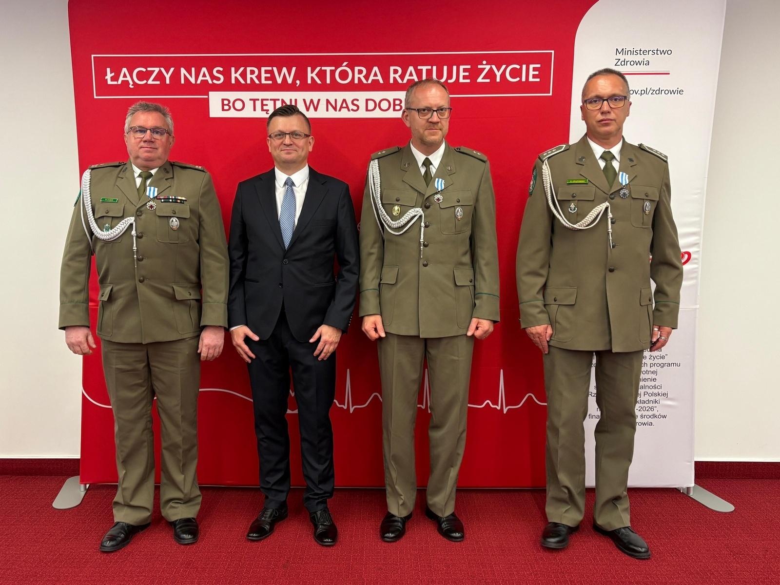 Zdjęcie w galerii na portalu naszraciborz.pl: Strażnicy graniczni w gronie uhonorowanych Krwiodawców – odznaka za zasługi dla zdrowia narodu wiadomości z regionu