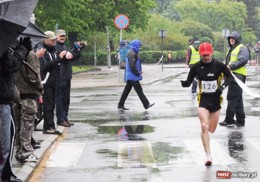 Zdjęcie w galerii na portalu naszraciborz.pl: Bieg bez granic, ale w chłodzie wiadomości z regionu