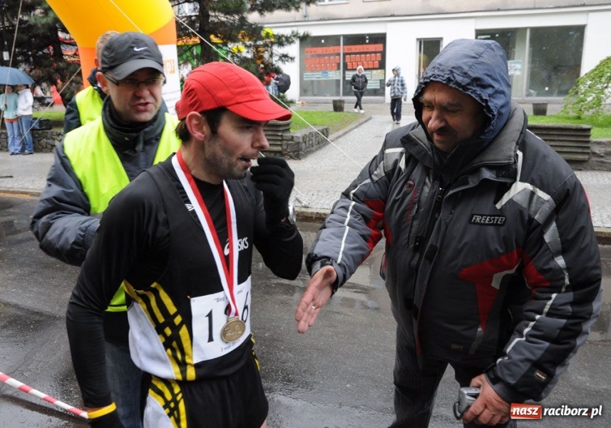 Zdjęcie w galerii na portalu naszraciborz.pl: Bieg bez granic, ale w chłodzie wiadomości z regionu