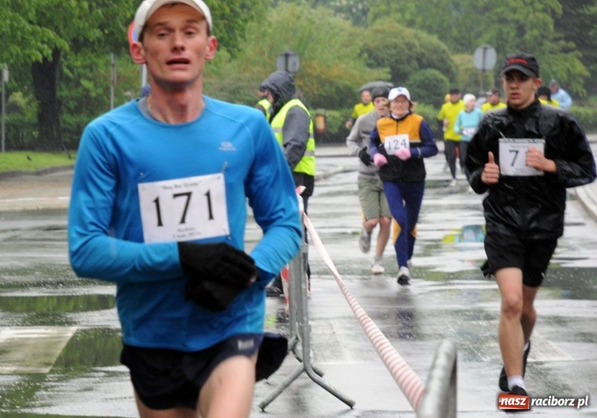 Zdjęcie w galerii na portalu naszraciborz.pl: Bieg bez granic, ale w chłodzie wiadomości z regionu