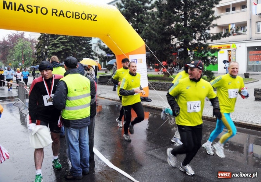 Zdjęcie w galerii na portalu naszraciborz.pl: Bieg bez granic, ale w chłodzie wiadomości z regionu