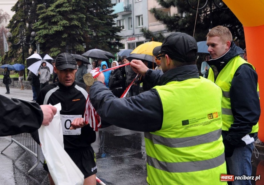 Zdjęcie w galerii na portalu naszraciborz.pl: Bieg bez granic, ale w chłodzie wiadomości z regionu