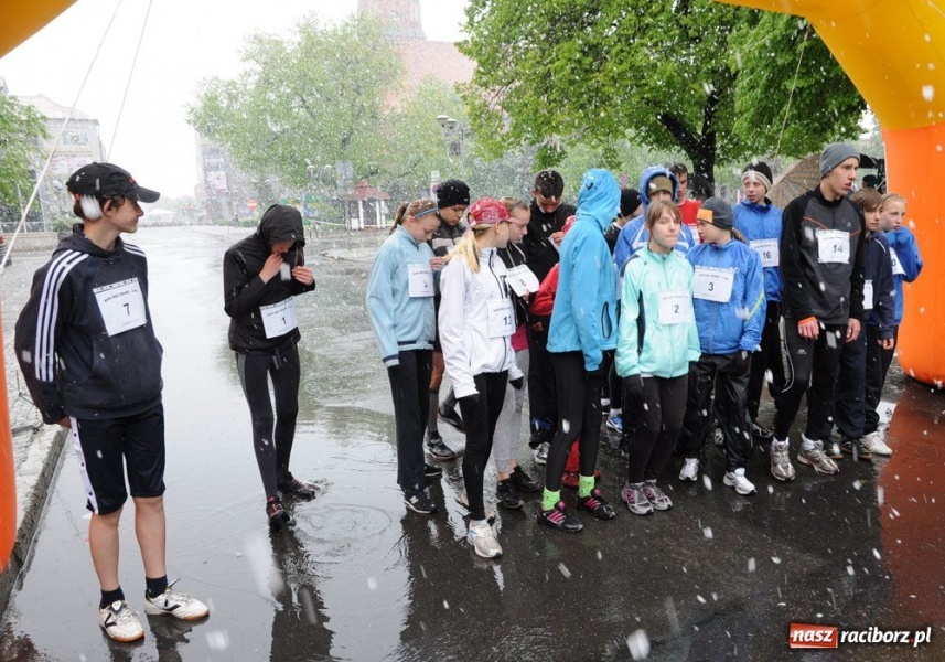 Zdjęcie w galerii na portalu naszraciborz.pl: Bieg bez granic, ale w chłodzie wiadomości z regionu