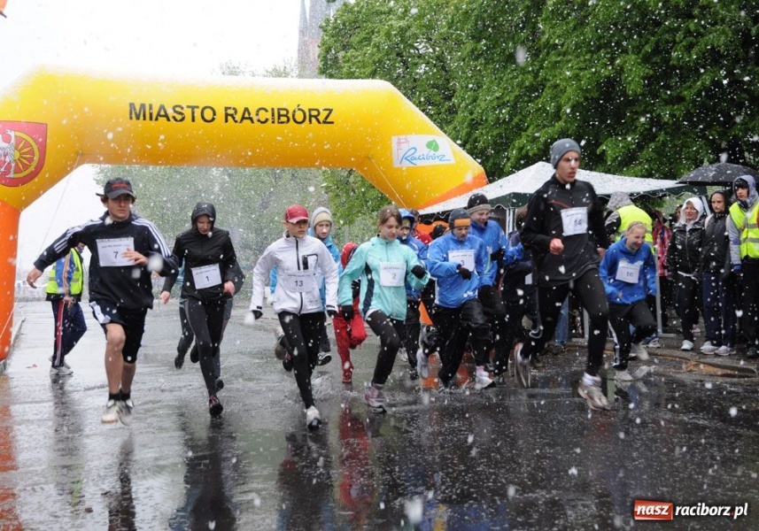 Zdjęcie w galerii na portalu naszraciborz.pl: Bieg bez granic, ale w chłodzie wiadomości z regionu