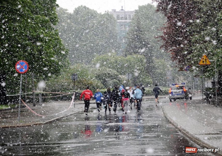 Zdjęcie w galerii na portalu naszraciborz.pl: Bieg bez granic, ale w chłodzie wiadomości z regionu