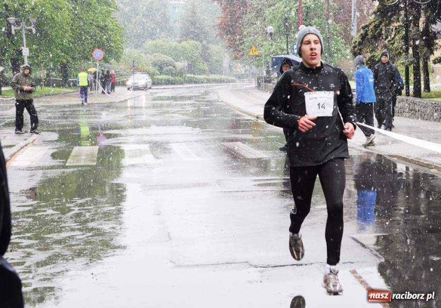 Zdjęcie w galerii na portalu naszraciborz.pl: Bieg bez granic, ale w chłodzie wiadomości z regionu