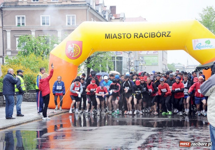 Zdjęcie w galerii na portalu naszraciborz.pl: Bieg bez granic, ale w chłodzie wiadomości z regionu