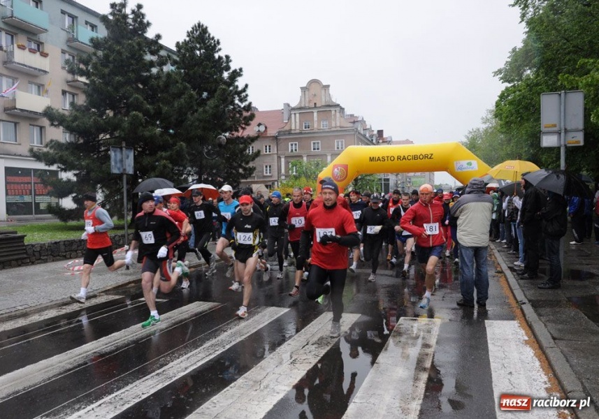 Zdjęcie w galerii na portalu naszraciborz.pl: Bieg bez granic, ale w chłodzie wiadomości z regionu