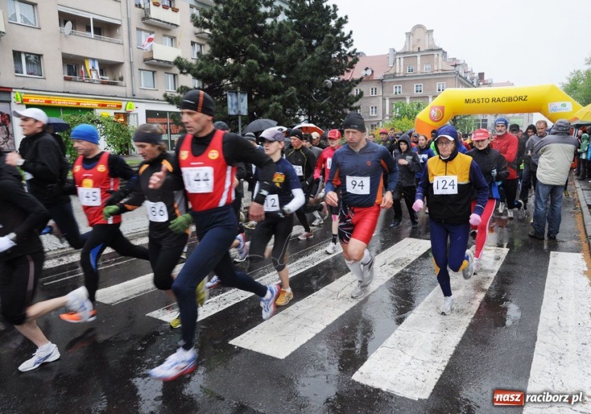 Zdjęcie w galerii na portalu naszraciborz.pl: Bieg bez granic, ale w chłodzie wiadomości z regionu