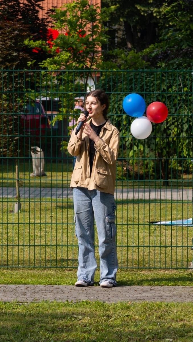 Zdjęcie w galerii na portalu naszraciborz.pl: Baguette et pirouette – piknik frankofoński w ZSO nr 1 w Raciborzu wiadomości z regionu