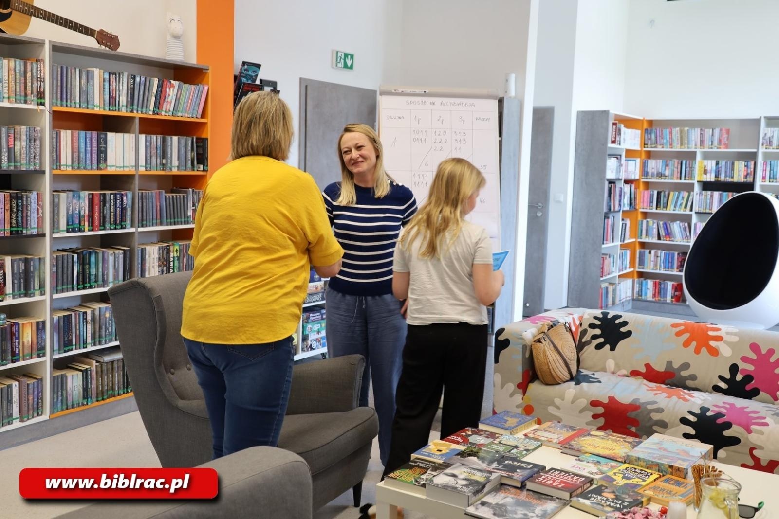 Zdjęcie w galerii na portalu naszraciborz.pl: Sposób na Alcybiadesa sposobem na udaną sobotę, czyli rodzinny konkurs w bibliotece wiadomości z regionu