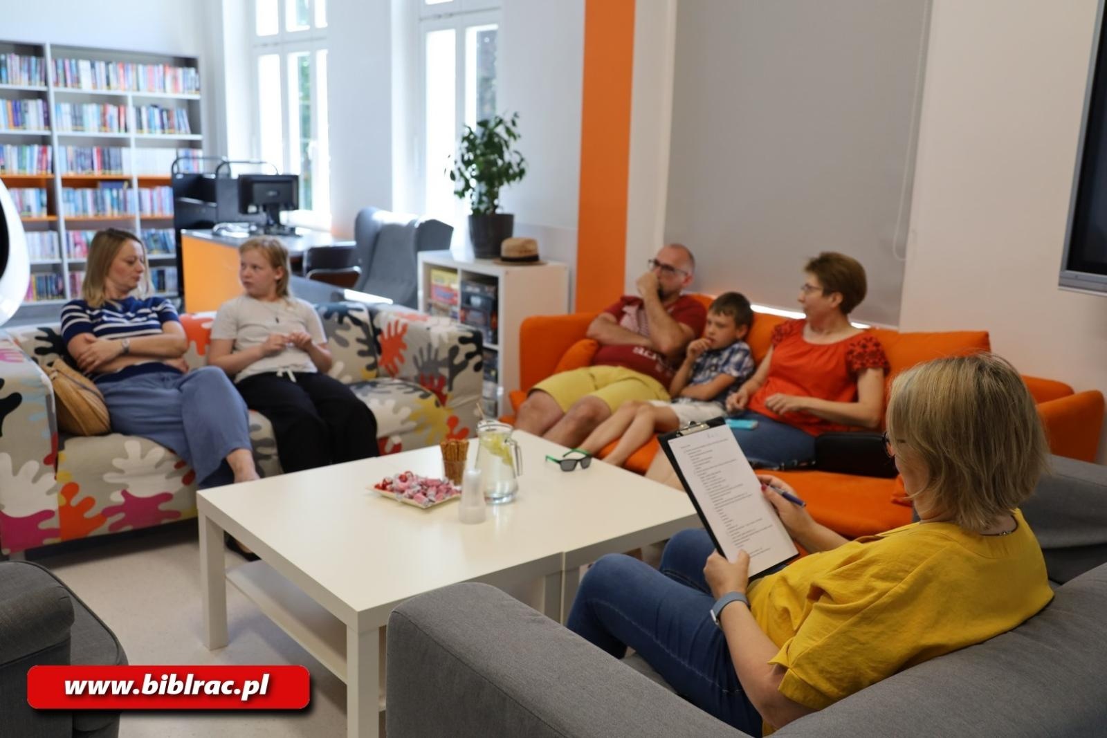 Zdjęcie w galerii na portalu naszraciborz.pl: Sposób na Alcybiadesa sposobem na udaną sobotę, czyli rodzinny konkurs w bibliotece wiadomości z regionu