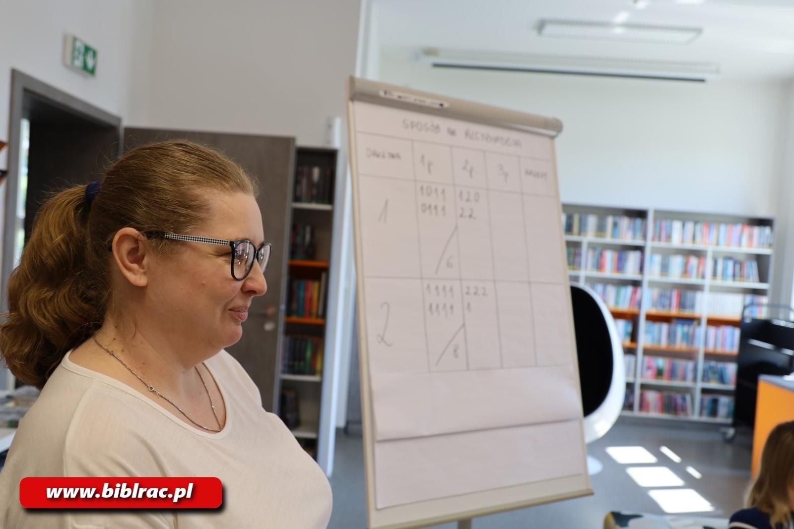 Zdjęcie w galerii na portalu naszraciborz.pl: Sposób na Alcybiadesa sposobem na udaną sobotę, czyli rodzinny konkurs w bibliotece wiadomości z regionu