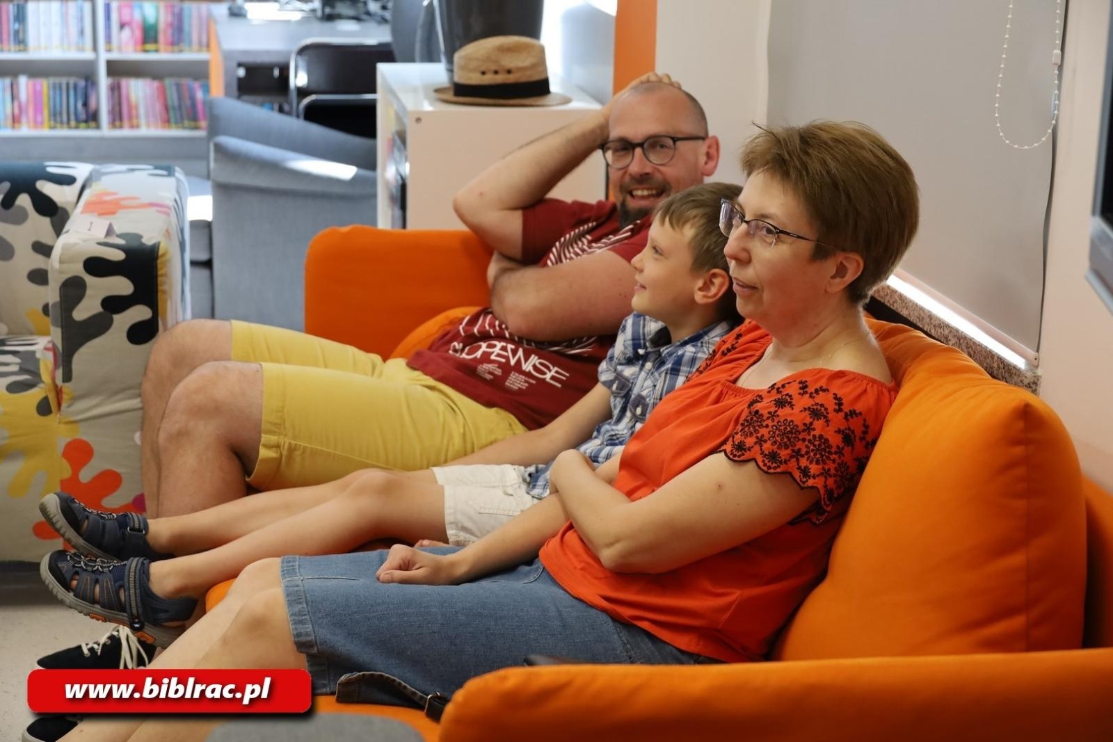 Zdjęcie w galerii na portalu naszraciborz.pl: Sposób na Alcybiadesa sposobem na udaną sobotę, czyli rodzinny konkurs w bibliotece wiadomości z regionu