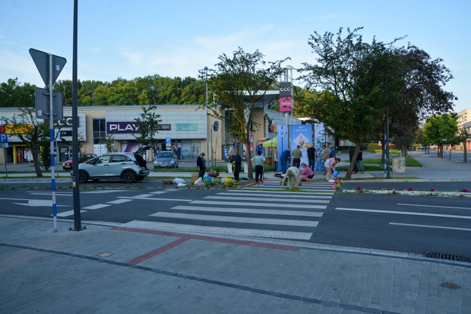 Zdjęcie w galerii na portalu naszraciborz.pl: Racibórz i powiat gotowy na Boże Ciało. Procesje, kwietne dywany i nowa trasa w parafii WNMP [FOTO i WIDEO] wiadomości z regionu