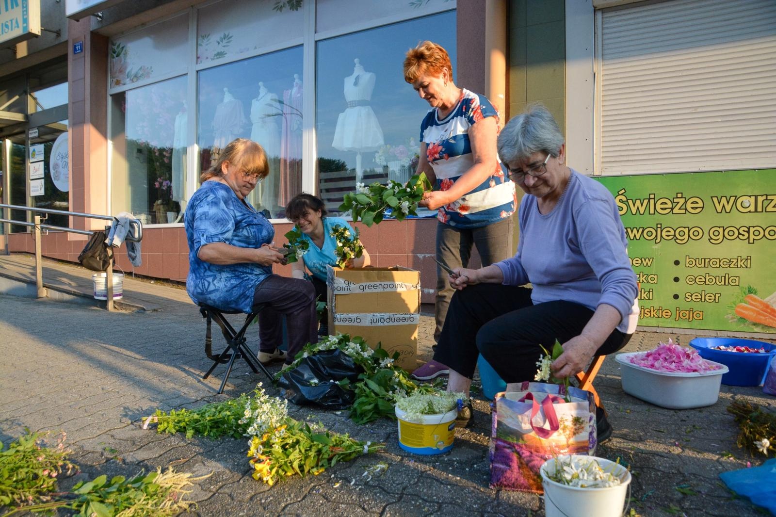 Zdjęcie w galerii na portalu naszraciborz.pl: Racibórz i powiat gotowy na Boże Ciało. Procesje, kwietne dywany i nowa trasa w parafii WNMP [FOTO i WIDEO] wiadomości z regionu