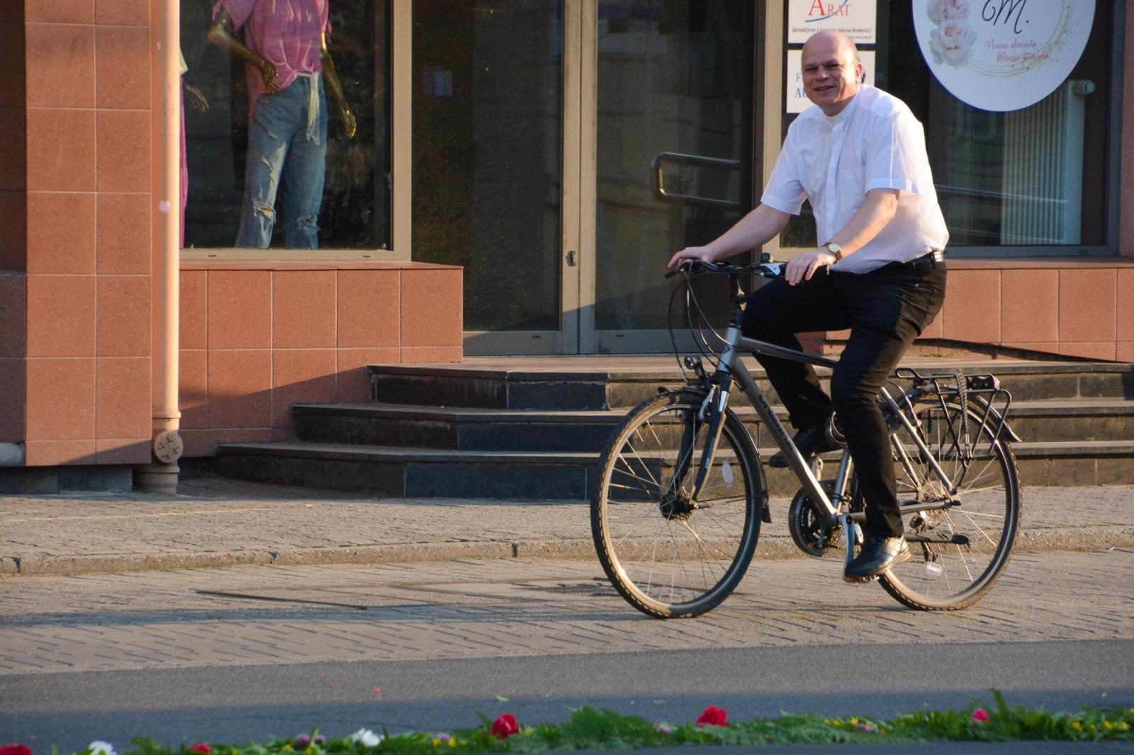 Zdjęcie w galerii na portalu naszraciborz.pl: Racibórz i powiat gotowy na Boże Ciało. Procesje, kwietne dywany i nowa trasa w parafii WNMP [FOTO i WIDEO] wiadomości z regionu