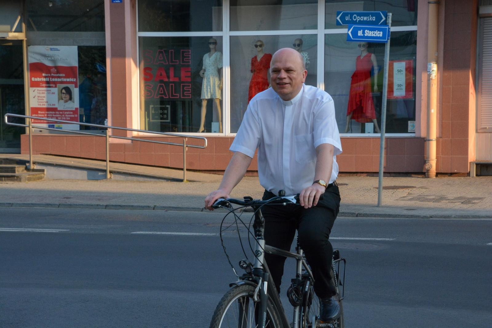 Zdjęcie w galerii na portalu naszraciborz.pl: Racibórz i powiat gotowy na Boże Ciało. Procesje, kwietne dywany i nowa trasa w parafii WNMP [FOTO i WIDEO] wiadomości z regionu