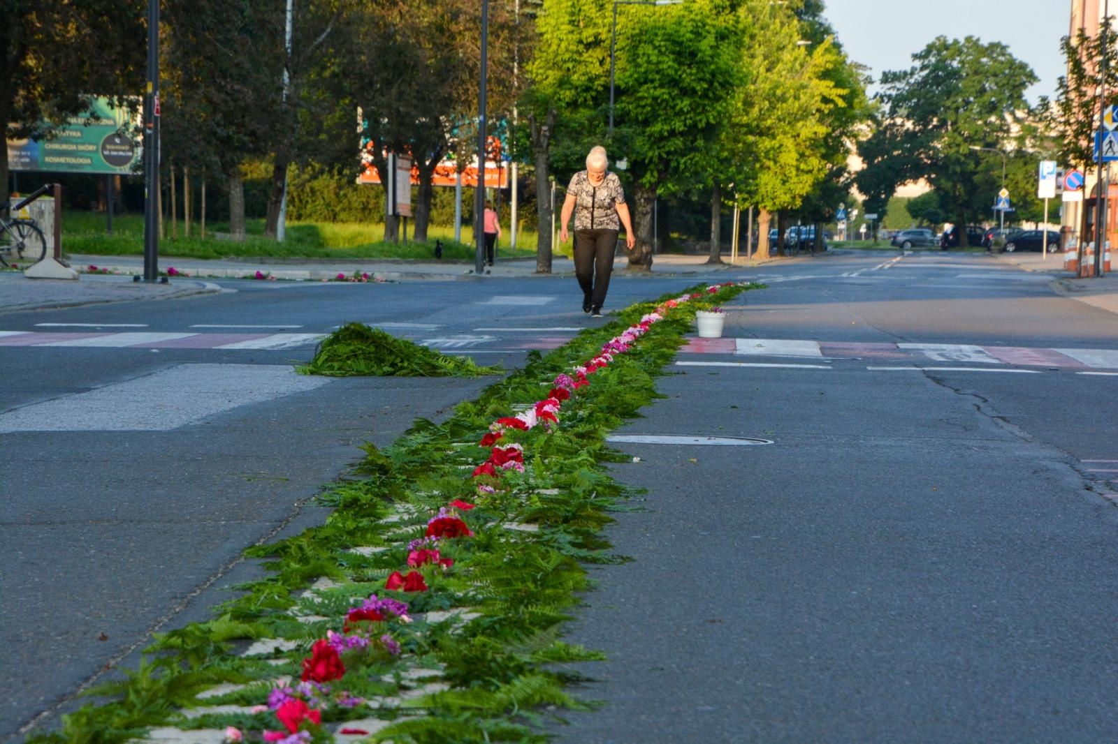 Zdjęcie w galerii na portalu naszraciborz.pl: Racibórz i powiat gotowy na Boże Ciało. Procesje, kwietne dywany i nowa trasa w parafii WNMP [FOTO i WIDEO] wiadomości z regionu