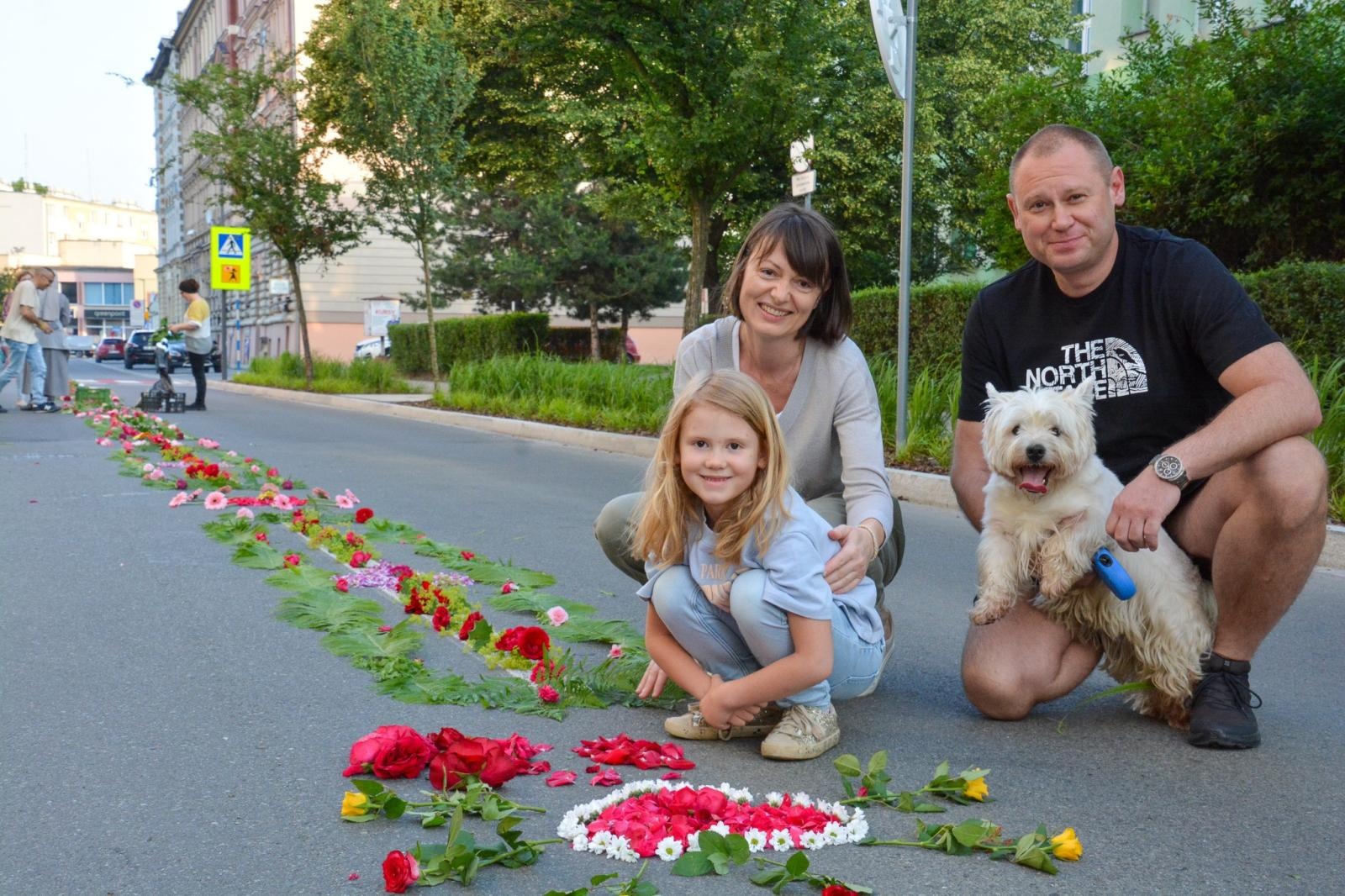 Zdjęcie w galerii na portalu naszraciborz.pl: Racibórz i powiat gotowy na Boże Ciało. Procesje, kwietne dywany i nowa trasa w parafii WNMP [FOTO i WIDEO] wiadomości z regionu