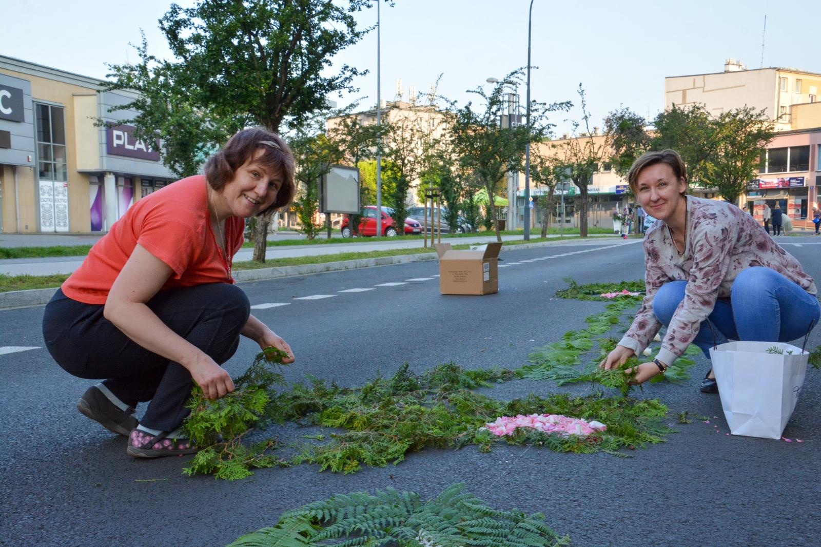 Zdjęcie w galerii na portalu naszraciborz.pl: Racibórz i powiat gotowy na Boże Ciało. Procesje, kwietne dywany i nowa trasa w parafii WNMP [FOTO i WIDEO] wiadomości z regionu