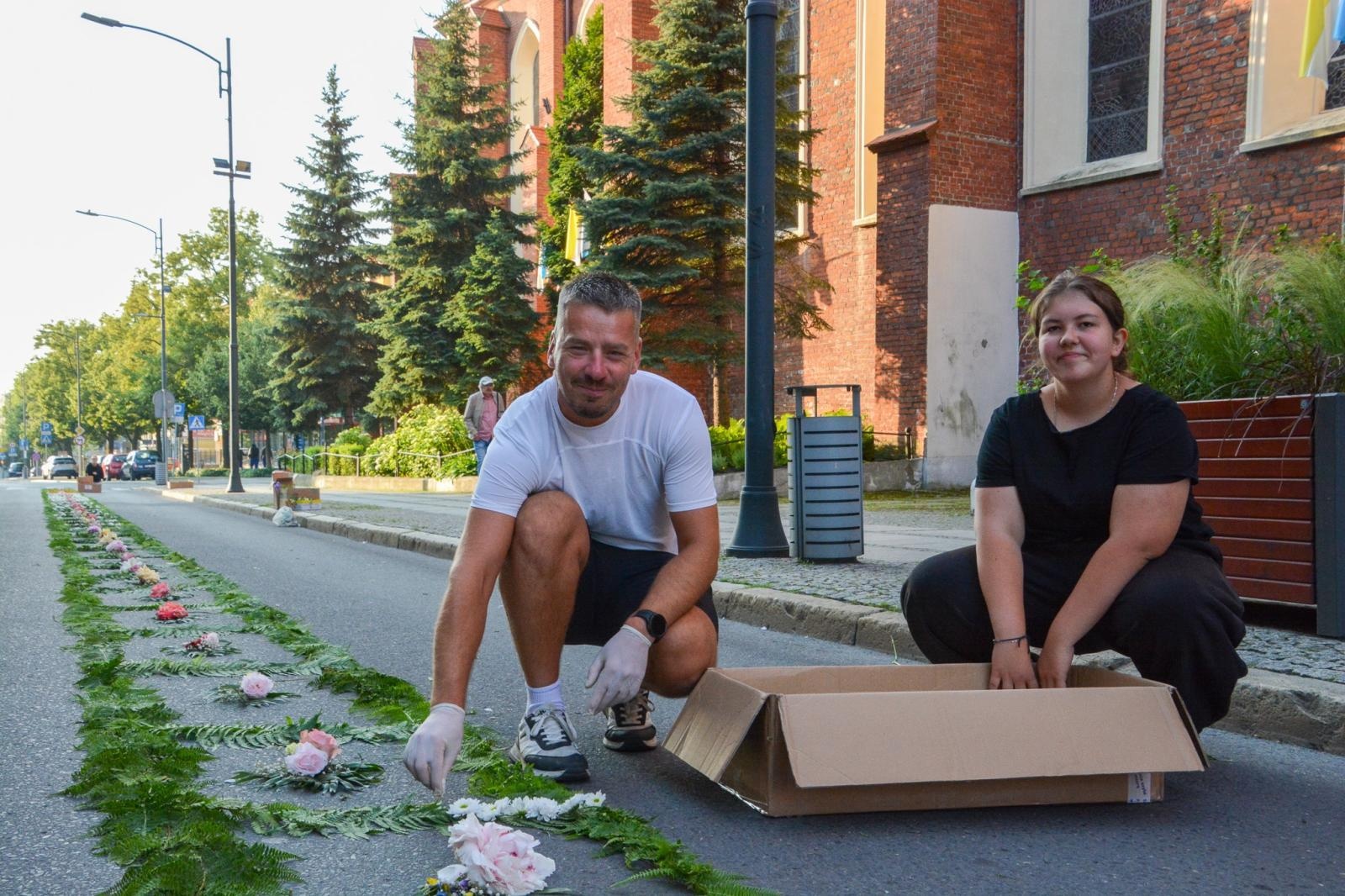 Zdjęcie w galerii na portalu naszraciborz.pl: Racibórz i powiat gotowy na Boże Ciało. Procesje, kwietne dywany i nowa trasa w parafii WNMP [FOTO i WIDEO] wiadomości z regionu